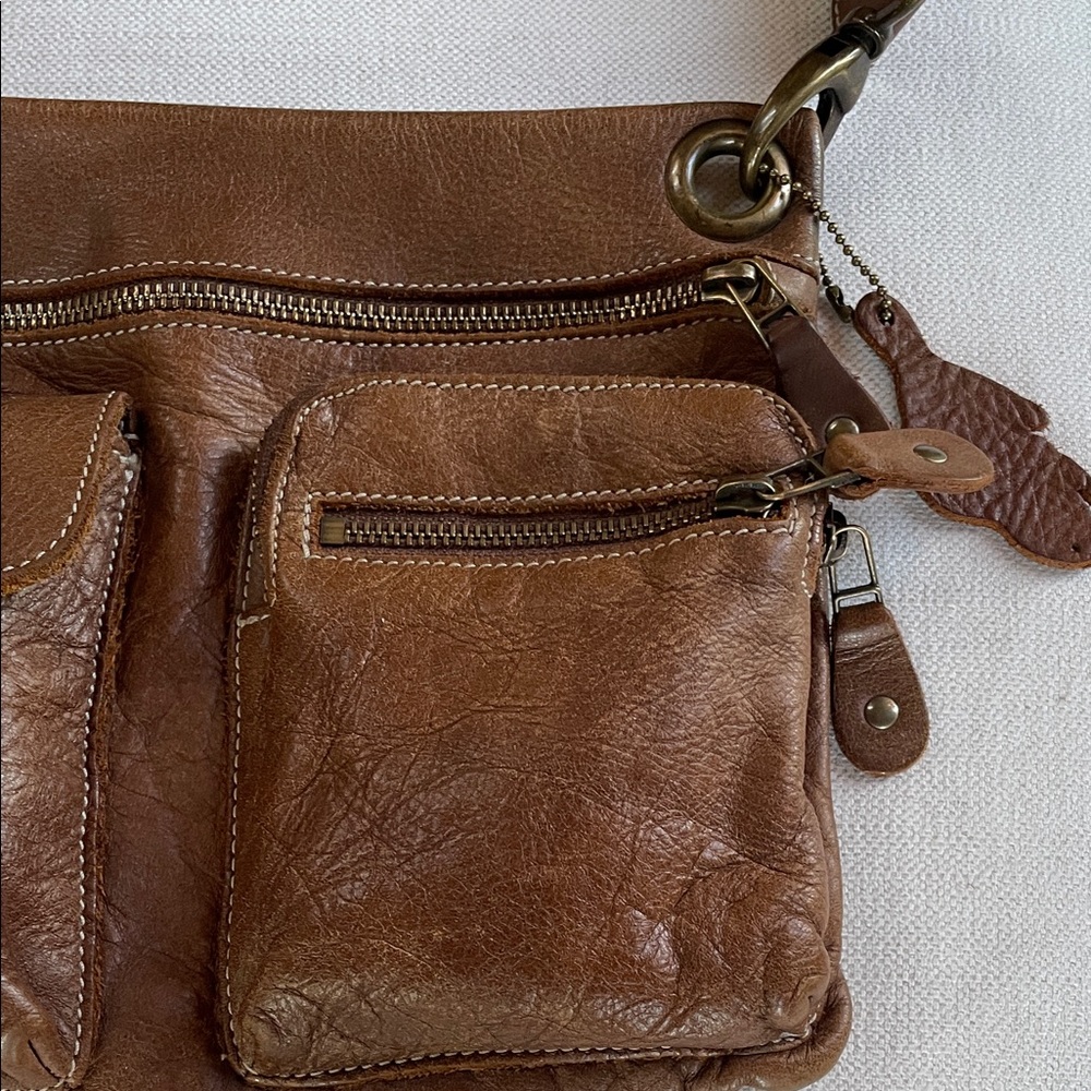 Roots Village Crossbody Bag Camel Leather - Picture 2 of 6